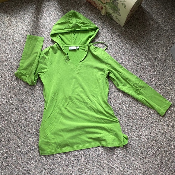 D&Co Tops - D&Co Green V-Neck pullover Hoodie Sz S